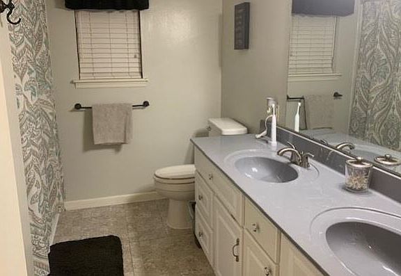 3rd image of 121 Shamrock Dr