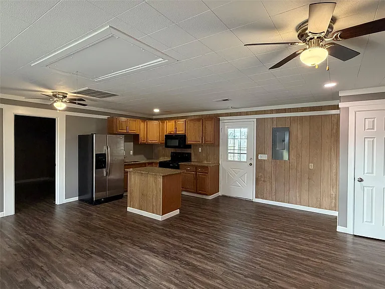 16219 Greenwood Dr #B — Photo 3