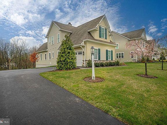 3rd image of 118 Chapel Hill Cir