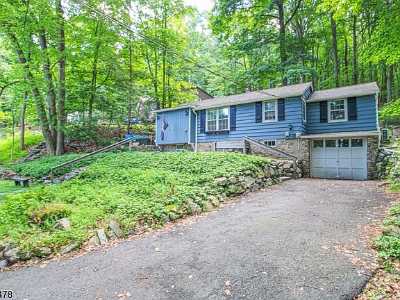 2nd image of 171 Glenside Trl