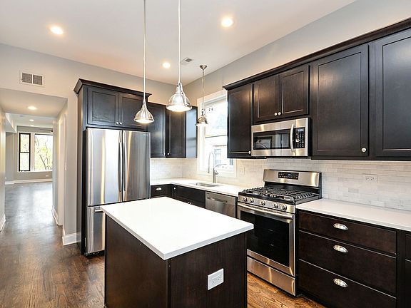 2nd image of 1545 N Claremont Ave APT 3