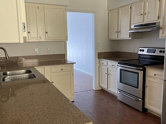 4th image of 18 Waterfront Dr
