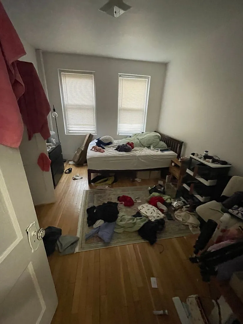 Nicely updated 2 bed split right on the Green Line in Allston. — Photo 4