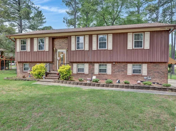 1121 Pacific Dr, Alabaster, AL 35007