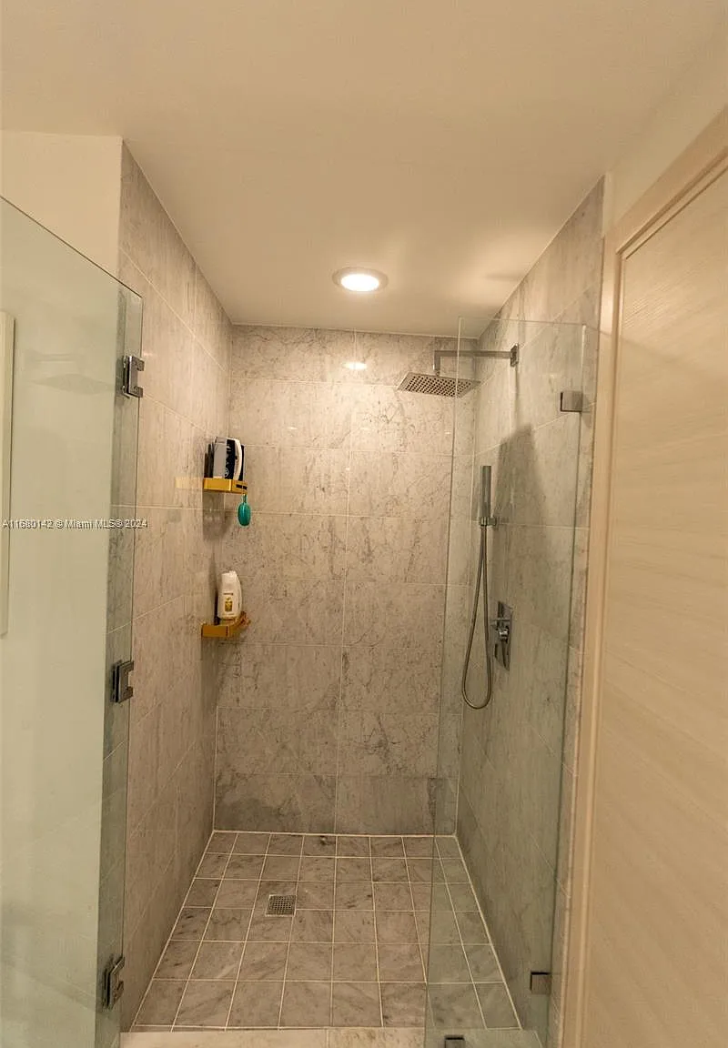 1 bed, 866 sqft, $5,500 — Photo 2