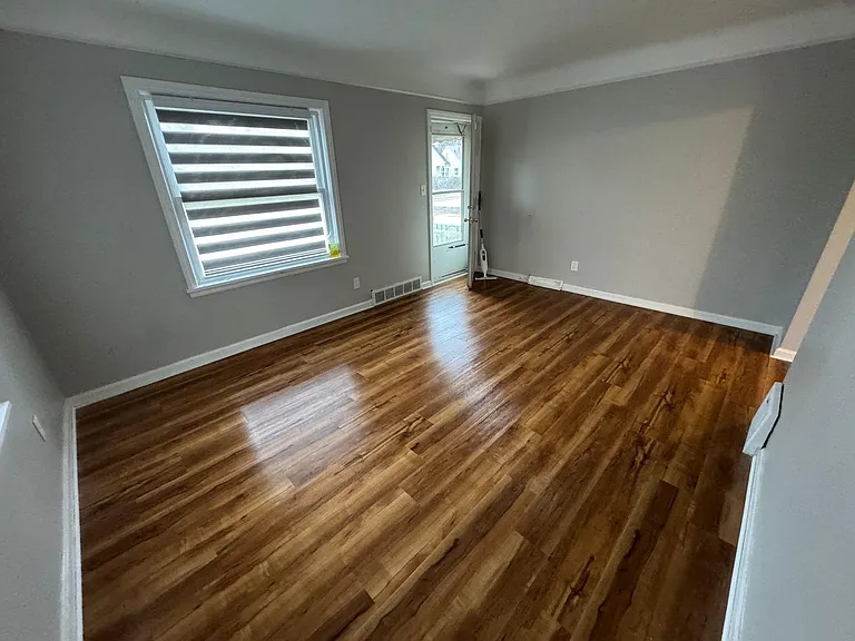 25301 Shoreview Ave — Photo 9