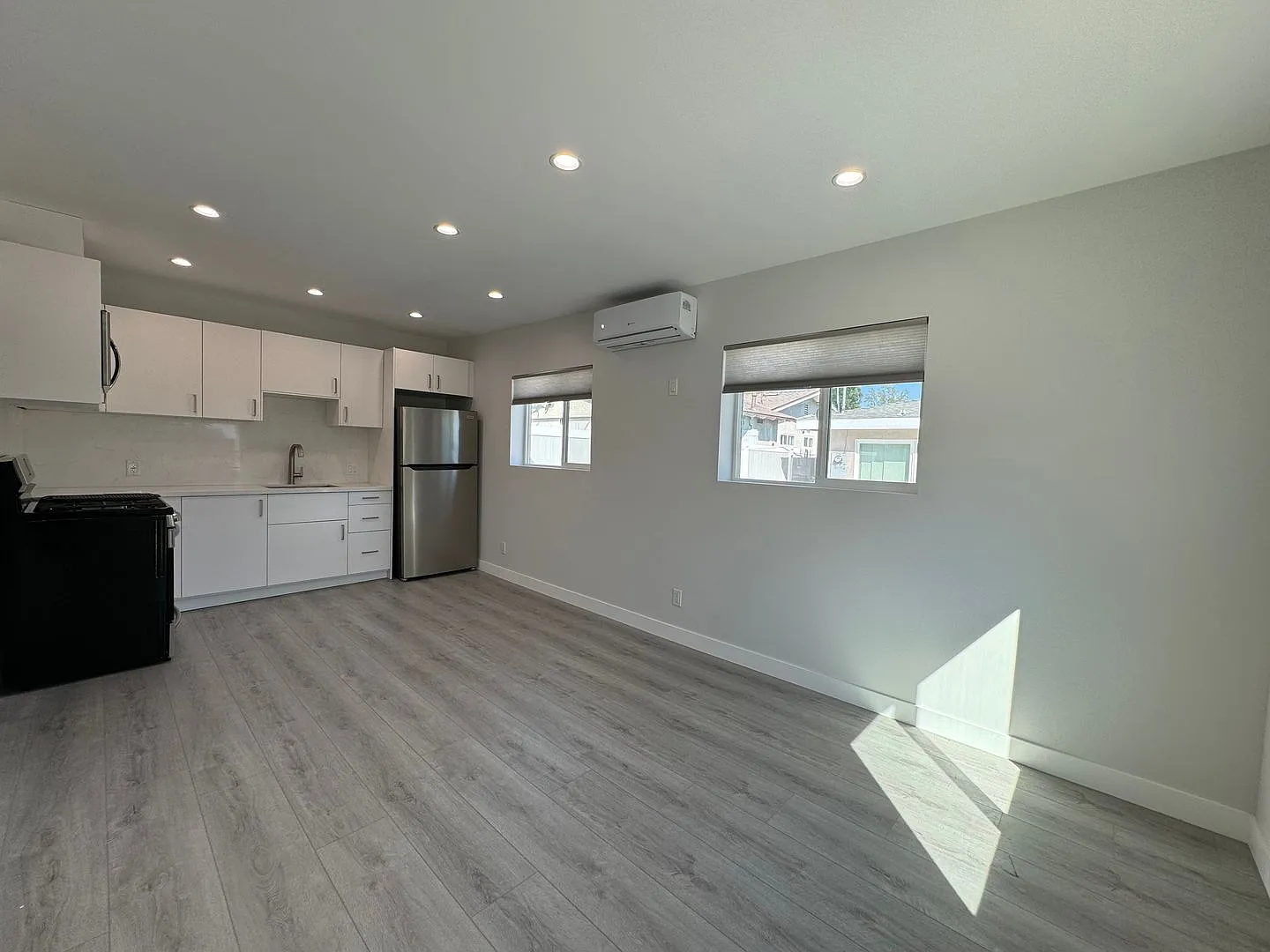 All New 1 bedroom 1 bath ADU with a Private Yard Ready to move in — Photo 4
