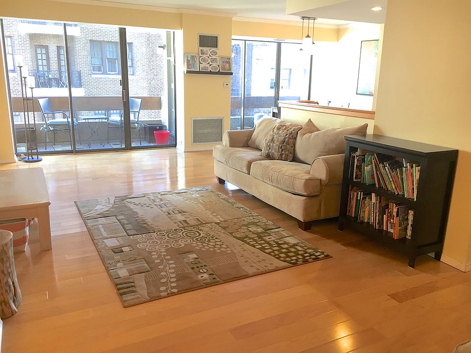 Open Layout; Floor to Ceiling Windows/2 Balconies
