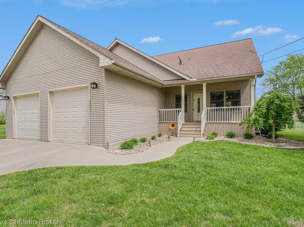 9390 Oak Rd, Otisville, MI 48463