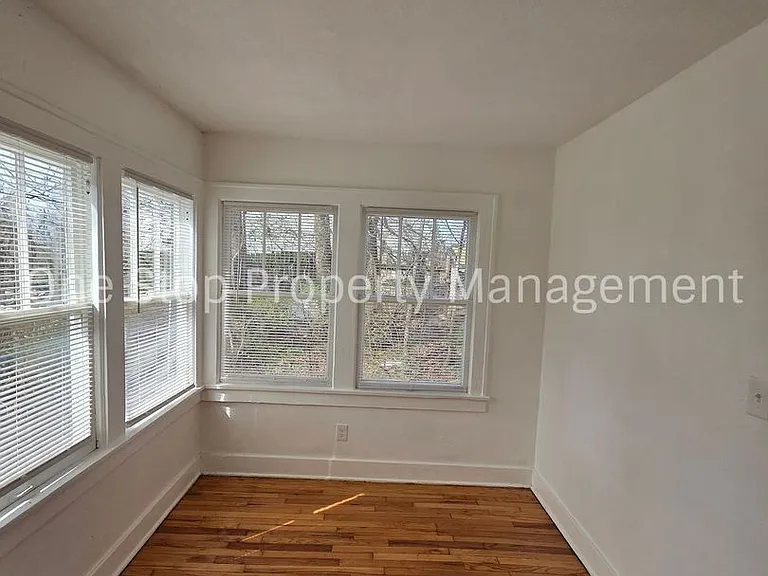 1813 E 85th St — Photo 18