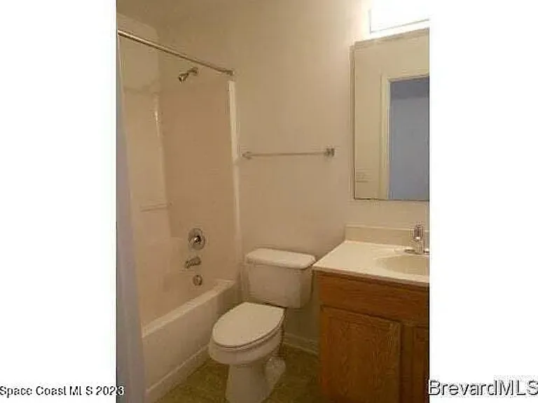 1736 La Maderia Dr SW — Photo 4