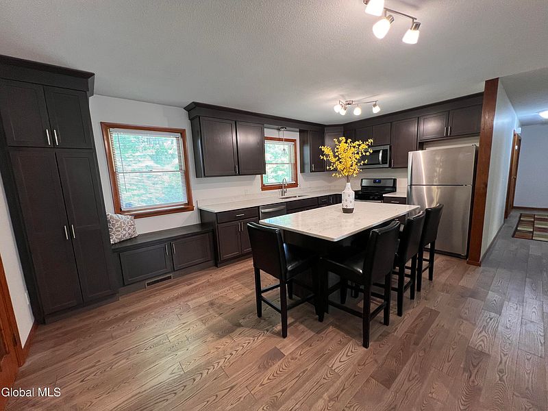 4th image of 7 Sweetbriar Lane
