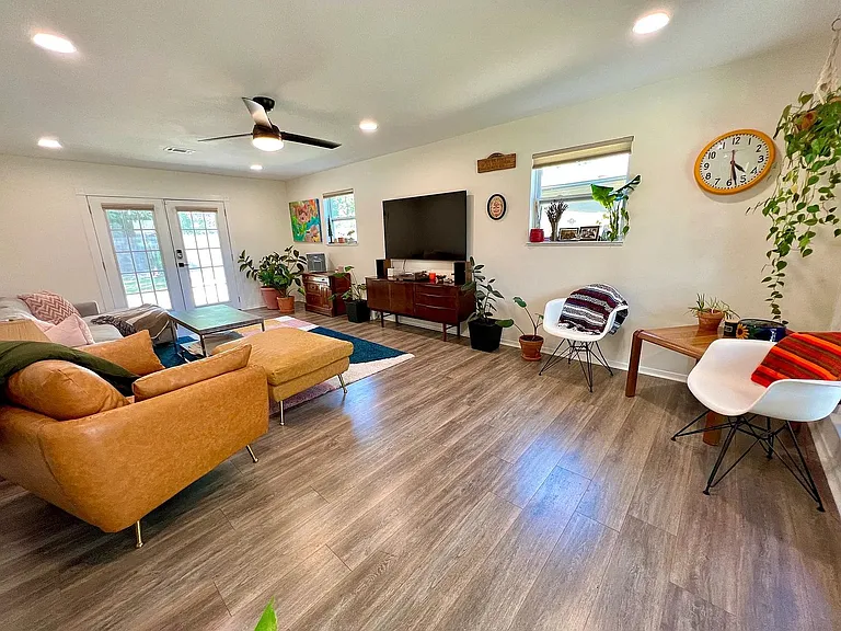 1908 Joy Ln — Photo 7
