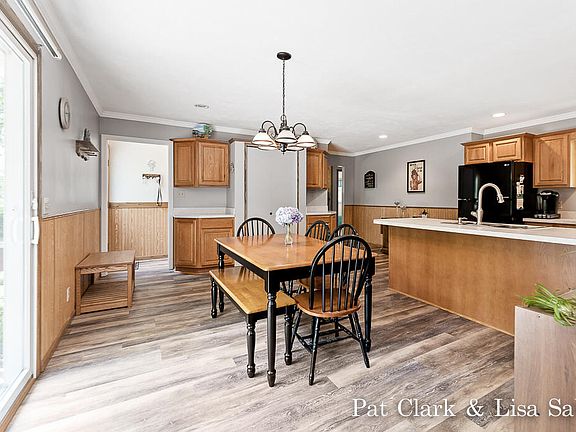 3rd image of 15455 Groesbeck St