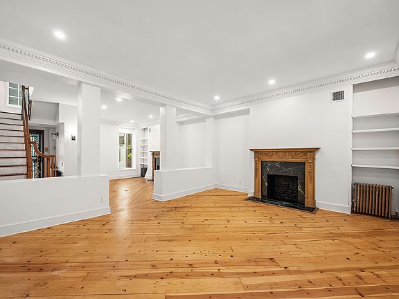 2nd image of 1 Minetta Ln #2