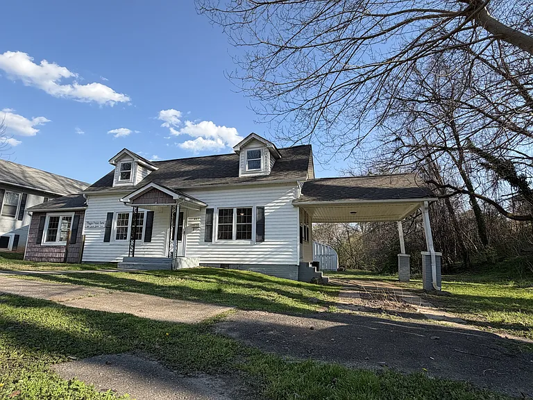 607 C St — Photo 2