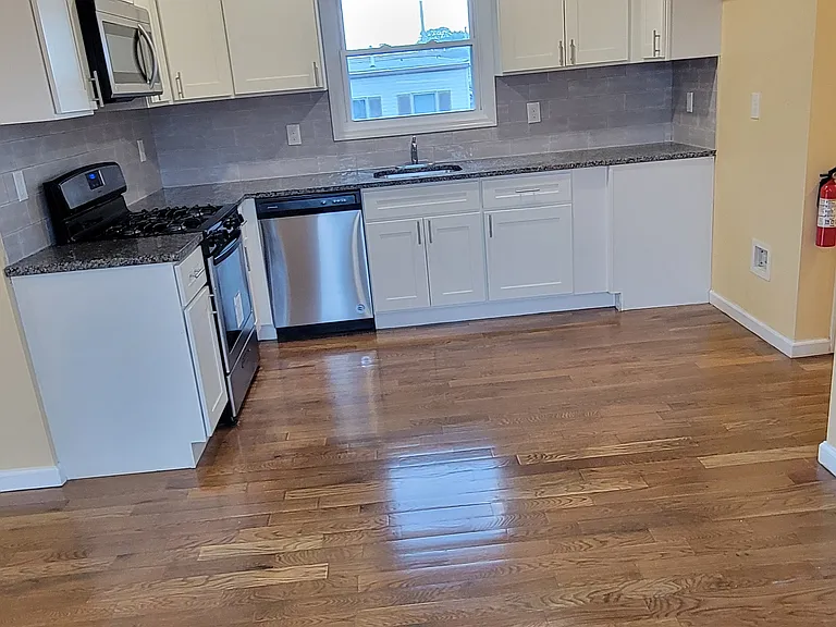 408 Niles St #2 — Photo 6