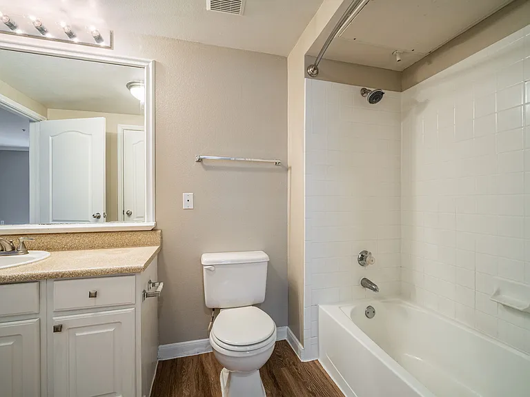 Baypoint Apartments — Photo 115