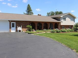 4510 E Lamm Rd, Freeport, IL 61032