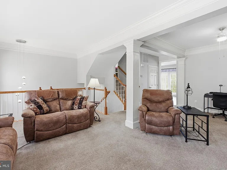 8439 Kirby Lionsdale Dr — Photo 6