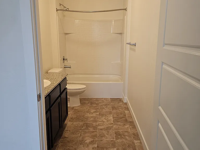Remington Apartments — Photo 18