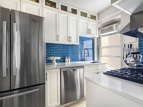 4th image of 400 E 52nd St APT 2A