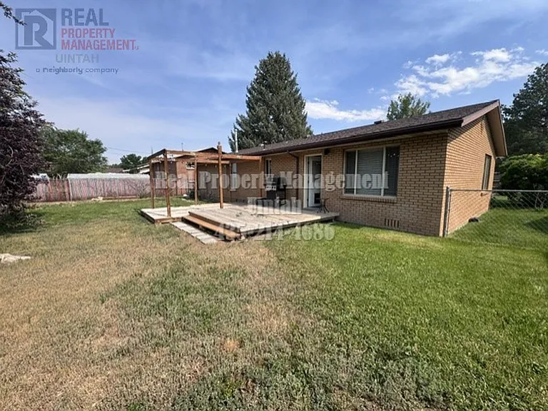 541 E 550 N — Photo 9