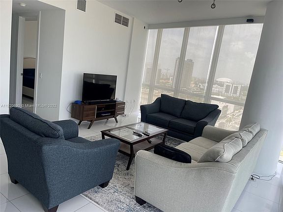 3rd image of 1100 Biscayne Blvd Unit 1706