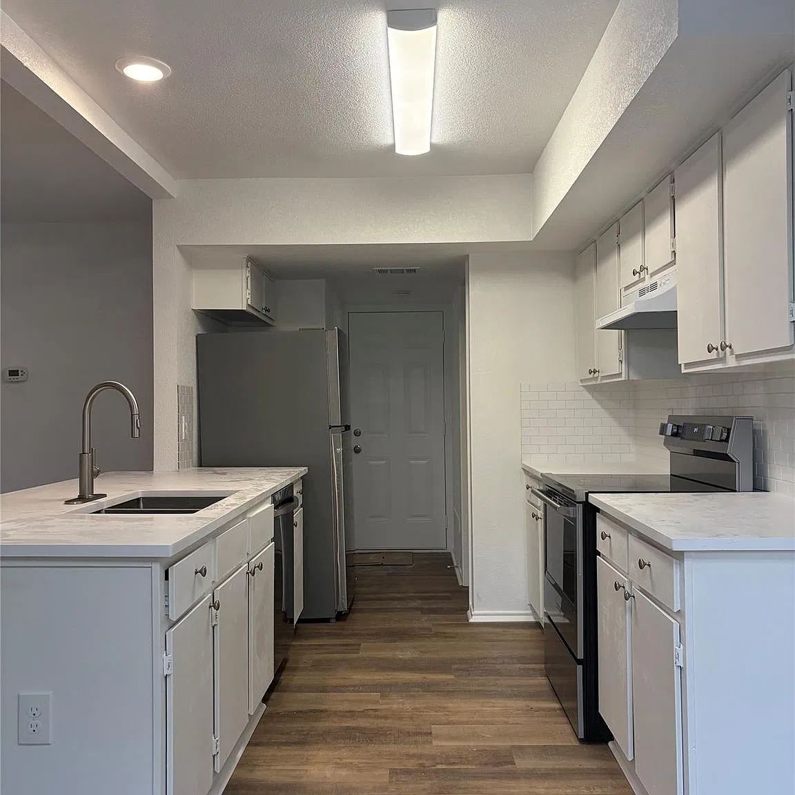 2 bed, 2.5 bath, 1030 sqft, $1,650 — Photo 4