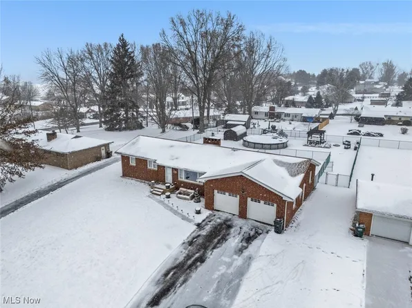 6221 Hillfield St NW, North Canton, OH 44720