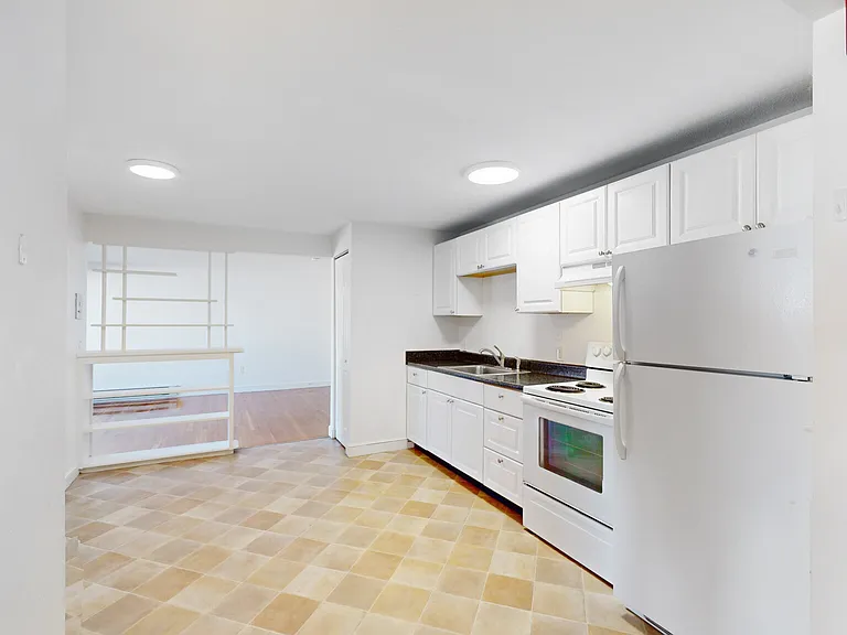175 W Wyoming Ave #38 — Photo 2