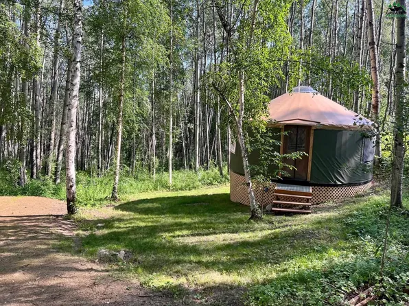 3925 Sawyer Ln, Fairbanks, AK 99709