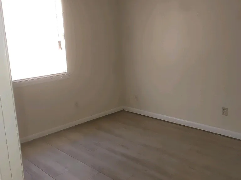 1710 Avenue V — Photo 10