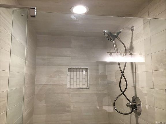 4th image of 6690 Maple Lakes Dr #1