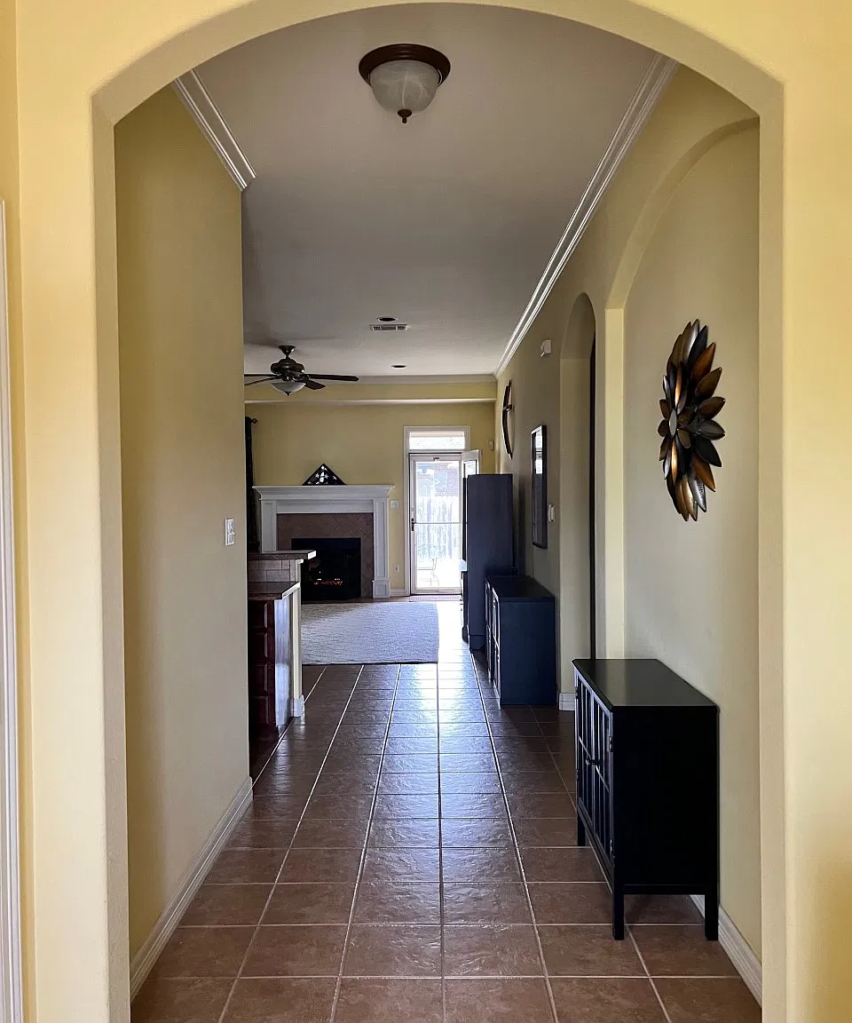 8401 Lauren — Photo 1