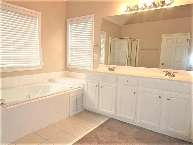 2420 Queensboro Ln — Photo 11