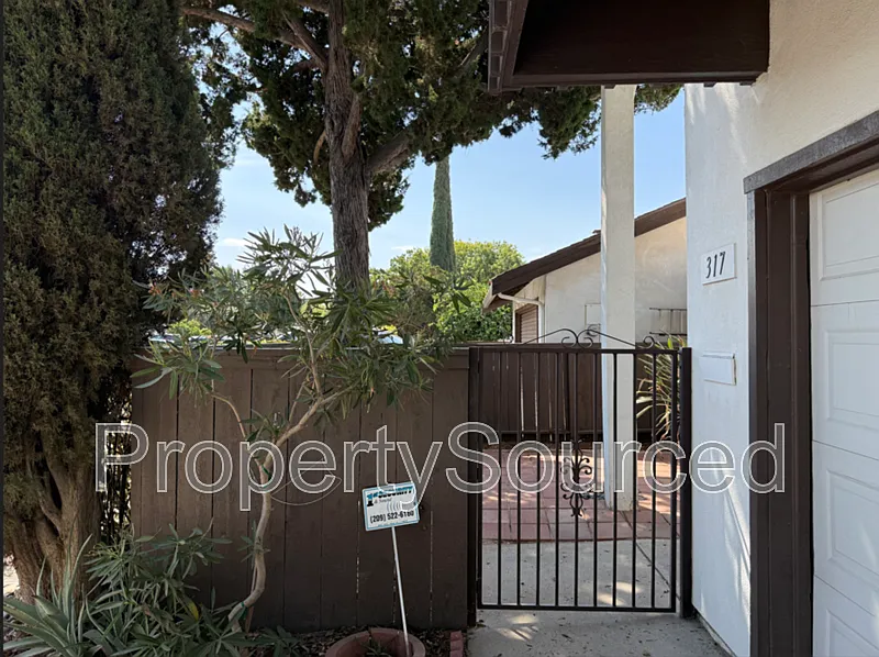 3 bed, 2.0 bath, 1785 sqft, $2,495 — Photo 3