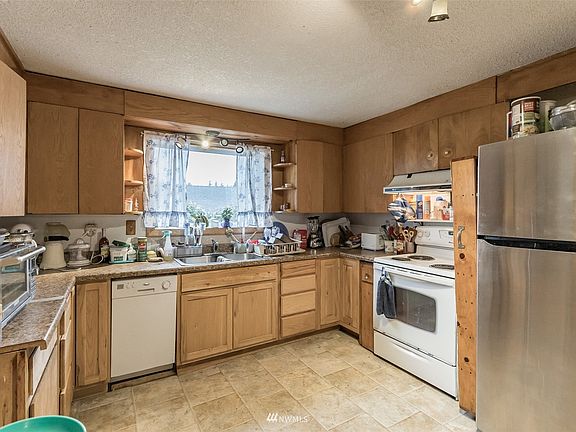 3rd image of 6316 Central Park Dr