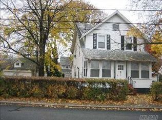 118 Courthouse Rd, Franklin Square, NY 11010