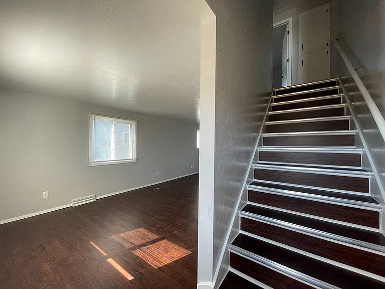 1198 Scheuring Rd — Photo 3