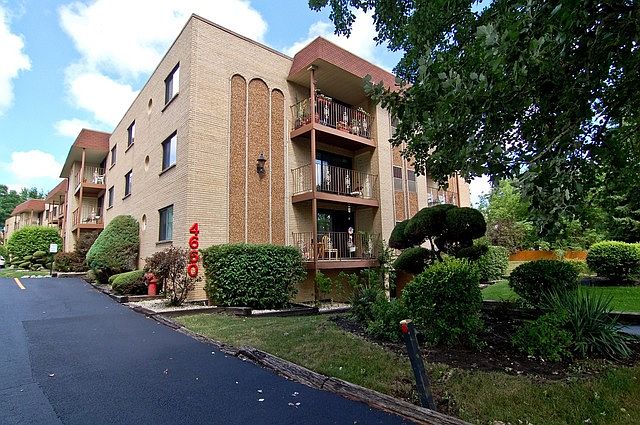 1st image of 4660 N Austin Ave APT 213