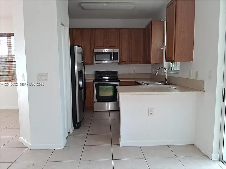 1044 NE 30th Ave — Photo 9
