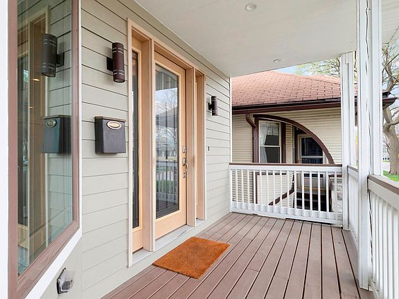 3rd image of 815 N Taylor Ave