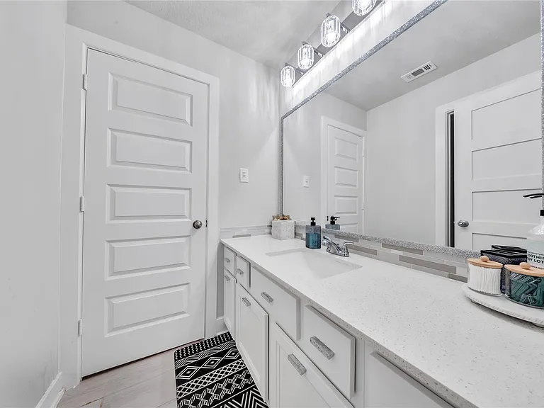 8826 Forest Side Dr — Photo 30