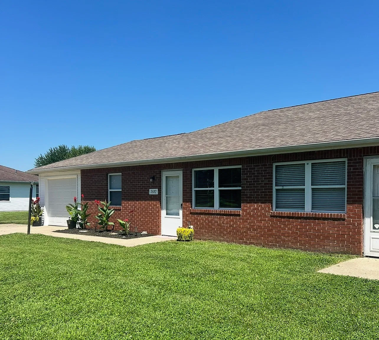 2 bed, $950 — Photo 1