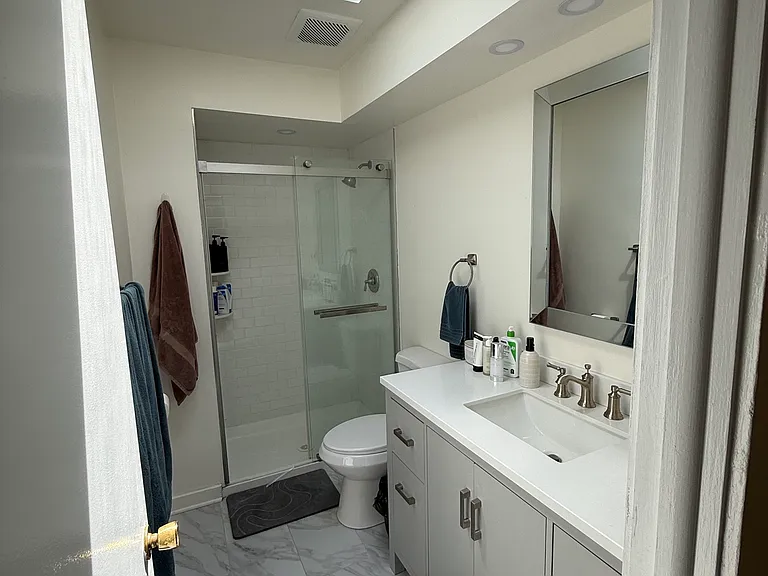 370 Park Ave #E — Photo 14