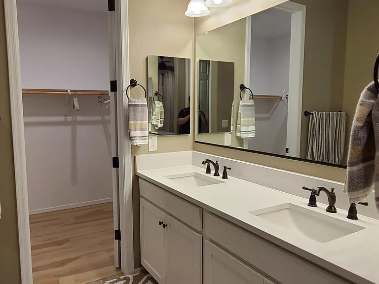 1666 E Lee Dr — Photo 22