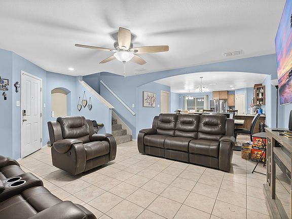 4th image of 4418 Peacock St
