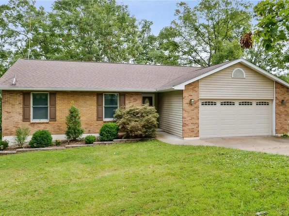 402 Attucks Dr, De Soto, MO 63020