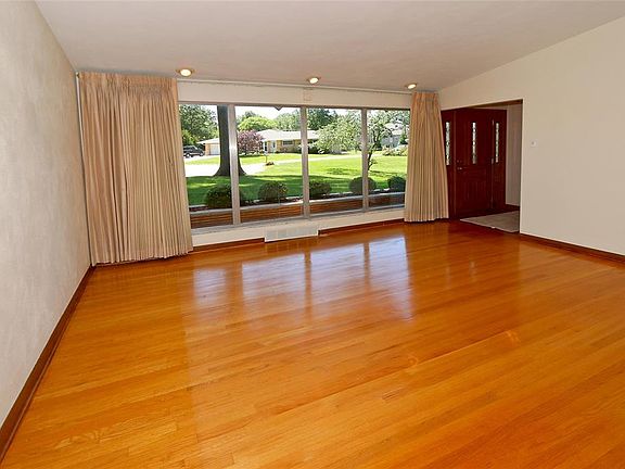 5th image of 12134 Blackhall Dr